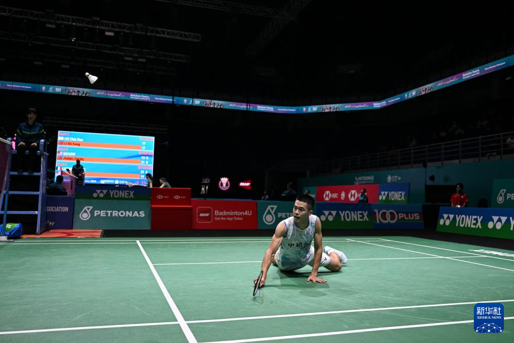 截然不同的 截然不同的